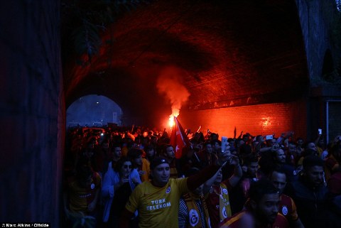 Bikin Rusuh, Enam Fan Galatasaray Ditangkap Polisi London